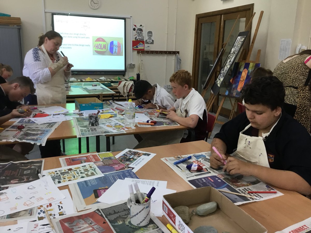 Highclare_MFL's tweet photo. After a busy morning of Bhangra and Zumba, the U3rds spent a relaxing afternoon painting language stones🎨🇩🇪🇫🇷🇪🇸Well done to Lancaster for the best collection of stones🥇🎉 #Highclare #languagestones #painting #funafternoon https://t.co/JMHgPXVEZ5