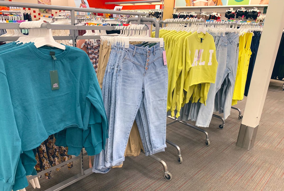 0332_t's tweet photo. All about the details in Apparel today! #targetstyle #targetlife #targetrunanddone @ashleycross247 @salamlazkani @tracyacurry1 https://t.co/wCkJWHRe4j