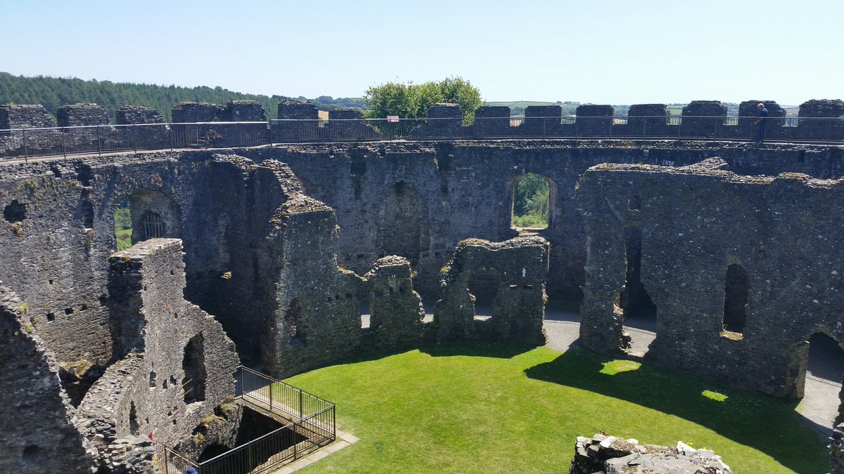 Beautiful day <a href="/RestormelCastle/">Restormel Castle</a> today - only a few minutes drive from Poltor Cottage. #cornishcottageholidays #visitcornwall #explorecornwall