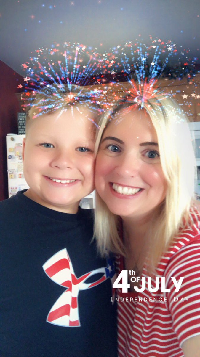 kerri_omeara's tweet photo. Happy 4th of July from the O’Meara family! God Bless America! 🎉🇺🇸💙❤️😇🙏💥 https://t.co/SQGd39h6AT