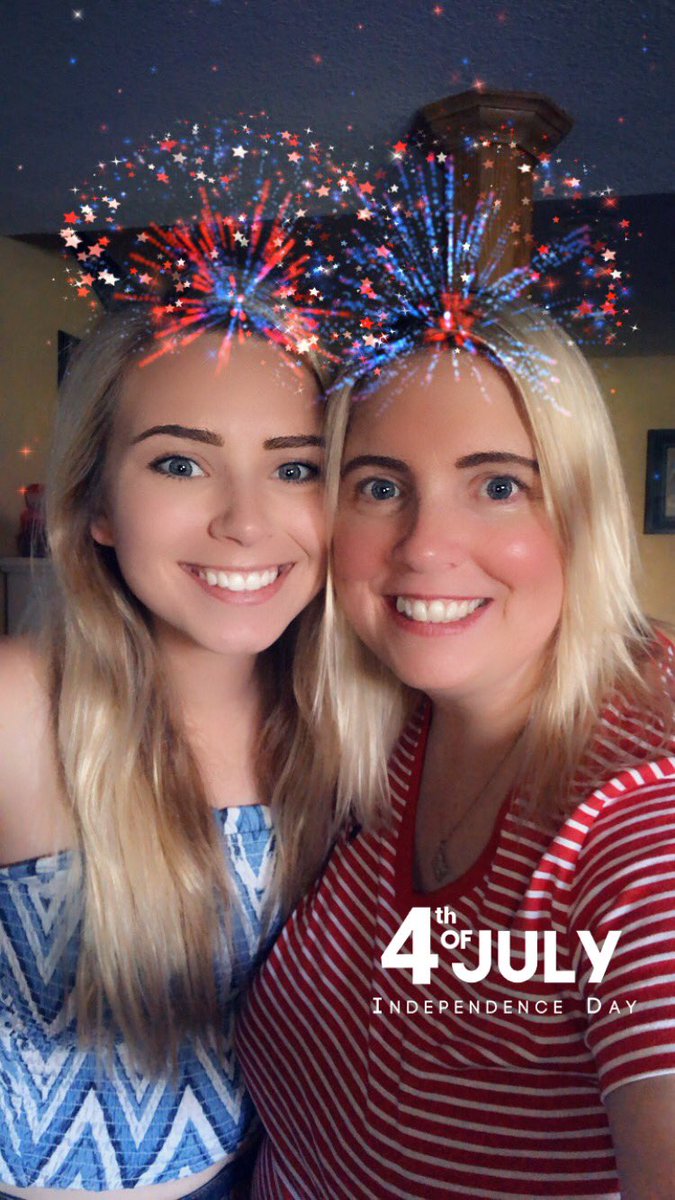 kerri_omeara's tweet photo. Happy 4th of July from the O’Meara family! God Bless America! 🎉🇺🇸💙❤️😇🙏💥 https://t.co/SQGd39h6AT