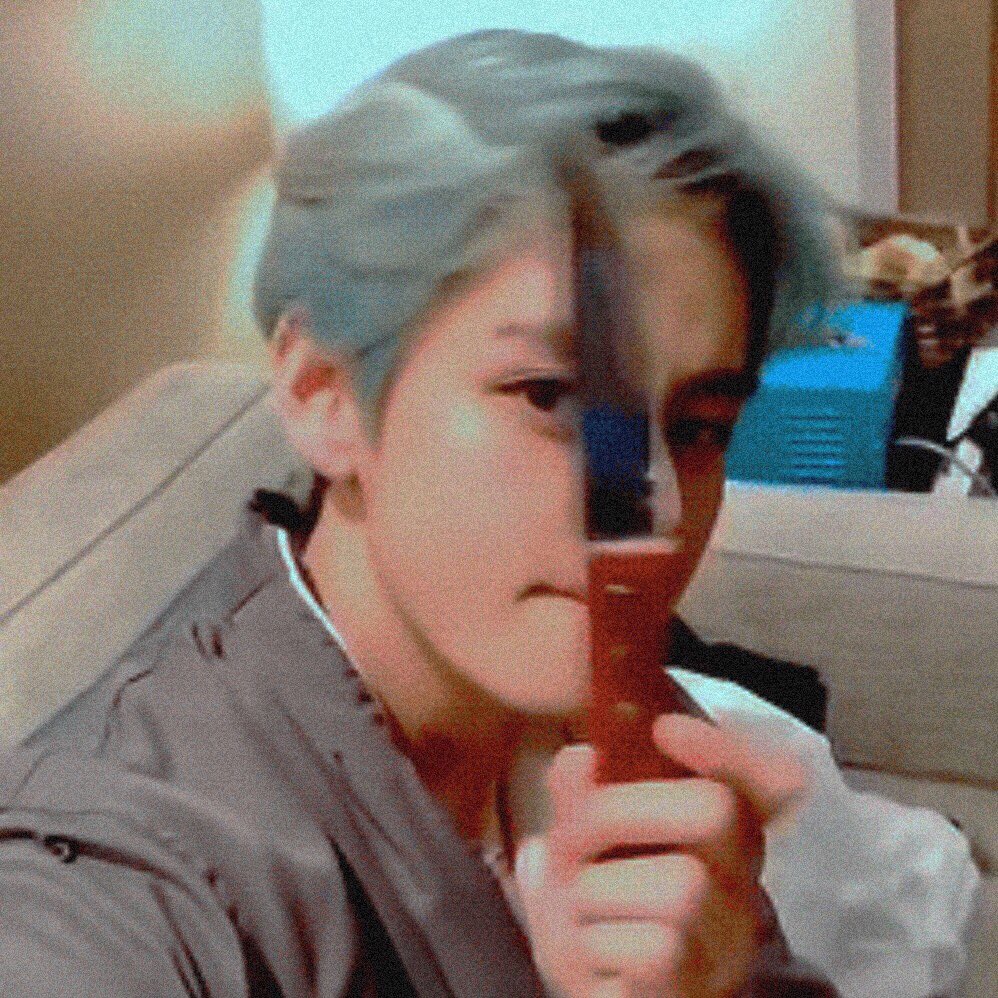 fleurdxlotus's tweet photo. ɴᴜɪᴛ ᴇɴɴᴜʏᴇᴜsᴇ; 🍴

La primera foto es una clara muestra de lo aburrida que está siendo la noche para mi y bueno la otra soy yo intentando ser tierno. https://t.co/7aNjrF0EIO
