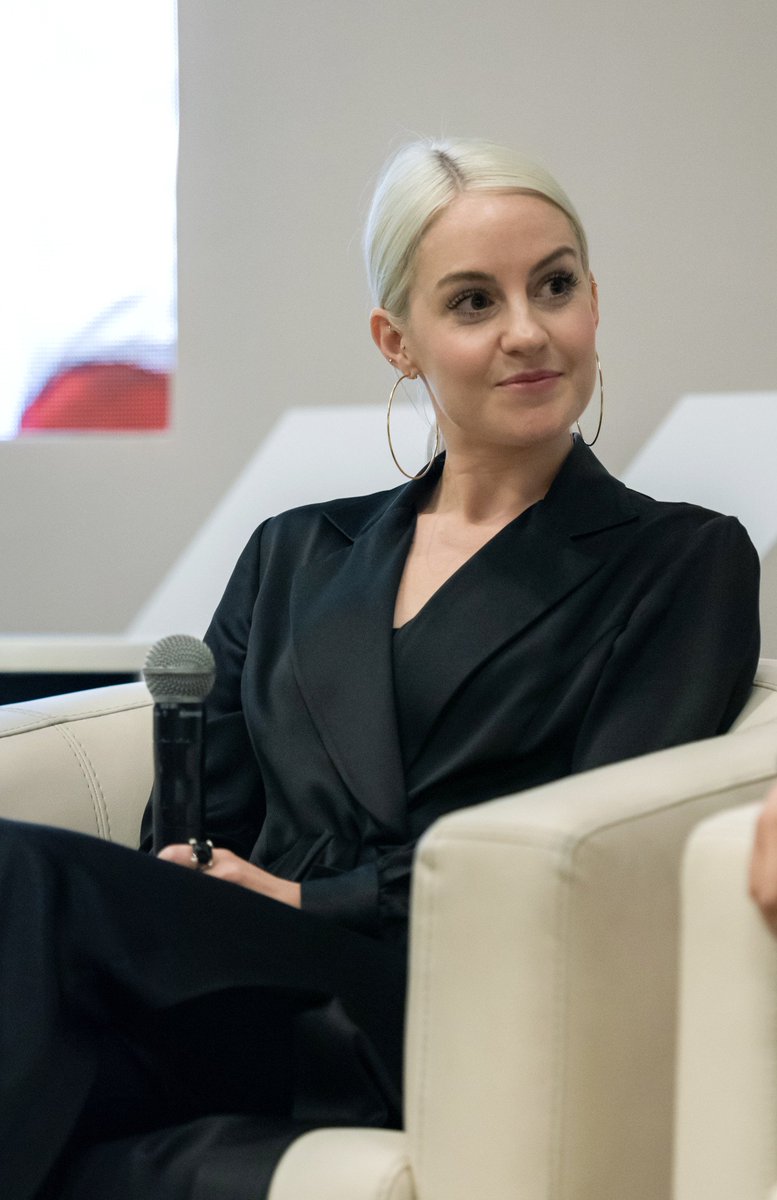 💚💫 мємσяιes of our forum at #PeruModa2019  <a href="/ninafarran/">Nina Farran</a>, CEO &amp; Founder of <a href="/fashionkind_/">Fashionkind</a> , during her presentation "Changing the world through sustainable luxury fashion". Thank you, dear Nina! #VVWoman #SustainableFashion