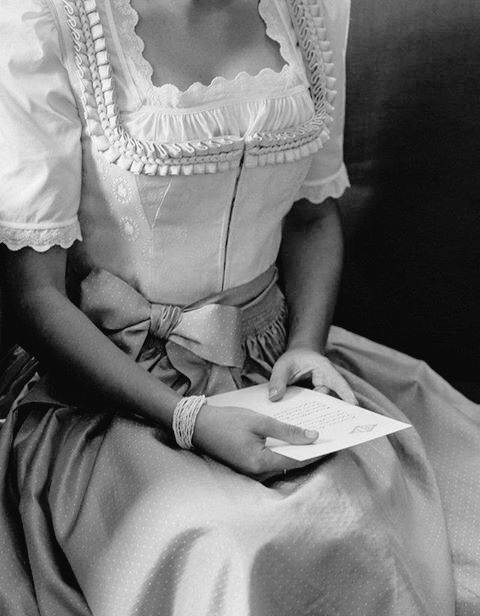 ❛—. Tu habilidad y técnica quizá requieran un poco de trabajo, pero
sin duda hay un talento innato. Lo que requieres es práctica.❜

✴Cecily Herondale ✴

⇗Cazadora de sombras 

⇗Galesa de ojos azules 

⇗Siempre con un rubi en el cuello

⇏TID

 ¿rt o mg?