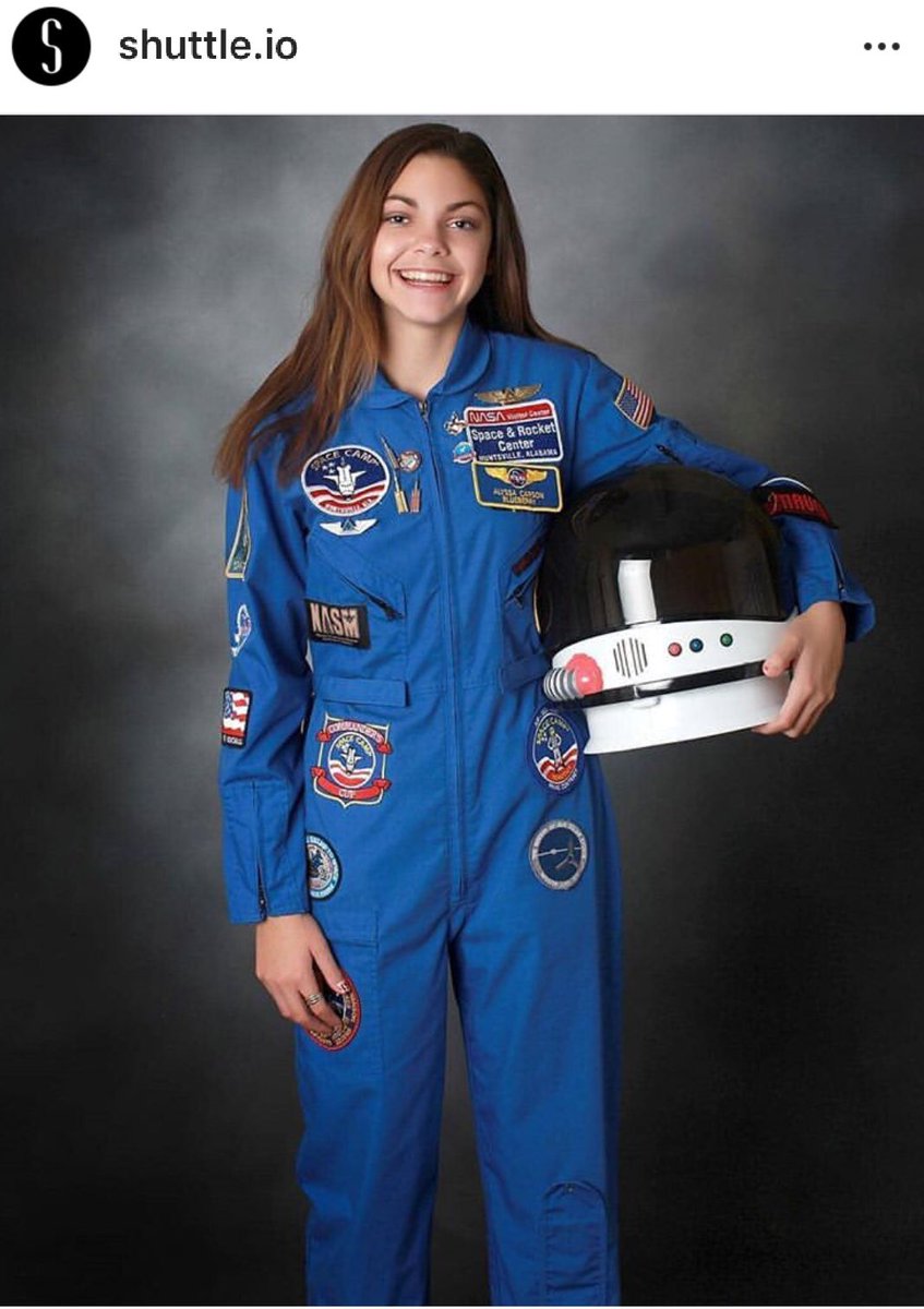 WiseIsBeautiful's tweet photo. Meet Alyssa Carson. She’s just 18 and is the youngest person to graduate from the Advanced Space Academy. She has already started her astronaut training at NASA and will be the first person to walk on Mars in 2033. 👏👏👩🏻‍🚀🚀💫 https://t.co/x5EdTupnug