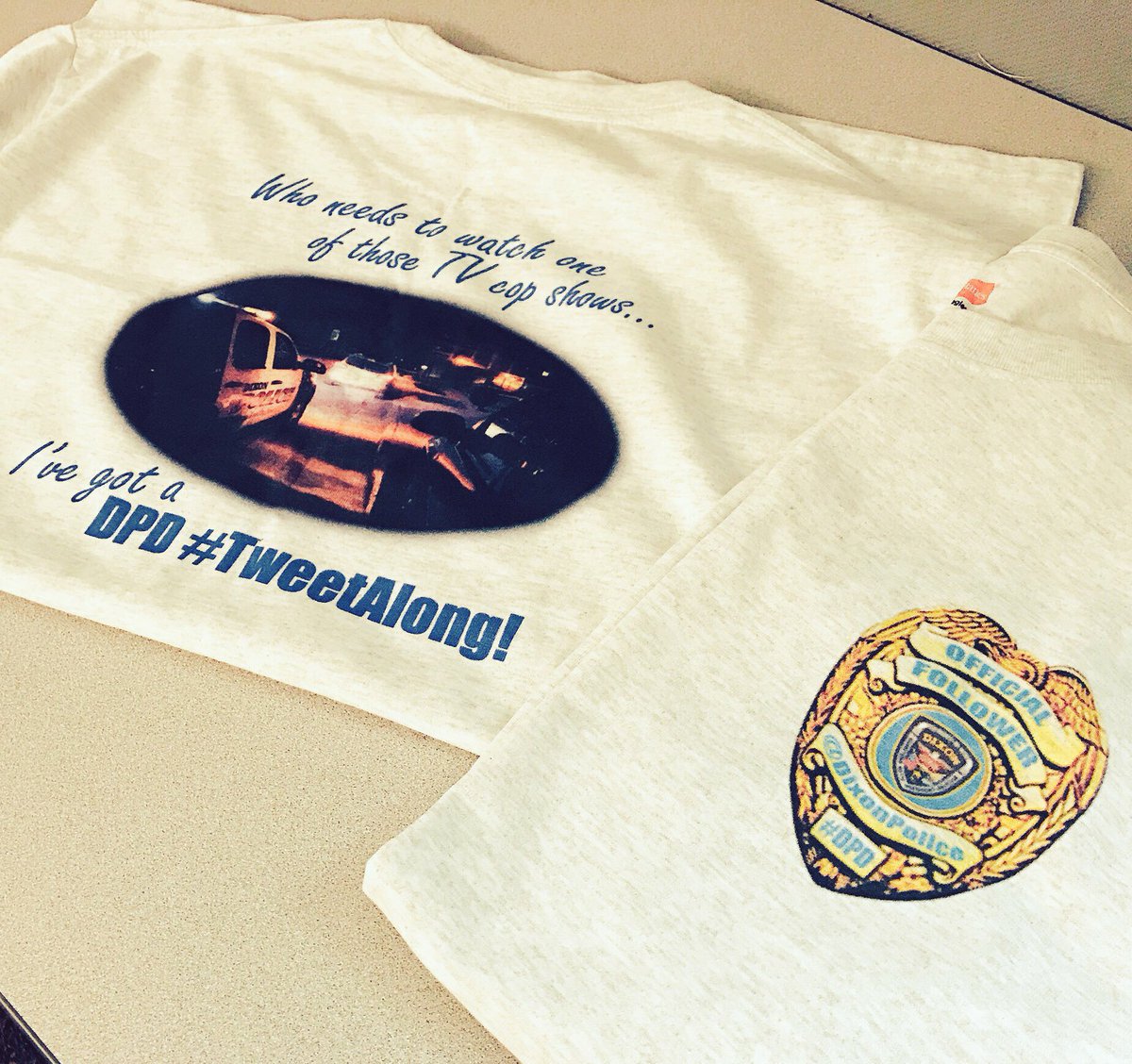 DixonPolice's tweet photo. We found some #TweetAlong shirts so you know what that means...

🚨#TweetAlong 👕 Giveaway!🚨

Rules:
1️⃣ Follow us, duh.
2️⃣ RT this.
3️⃣ Reply to this with #TweetAlongGiveaway

Not 1, not 2, but 3️⃣ winners will be chosen after the #PetuniaFest 🌺!

*The only size we have is large* https://t.co/VMKv4XbJ5C