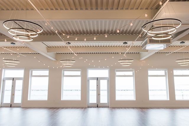 TheHenleyRoom's tweet photo. Let the light in!

Check out our beautiful new space. •
📸: @nicolekirkphoto https://t.co/AmaeFYpgUx https://t.co/AJkpfDTuaT