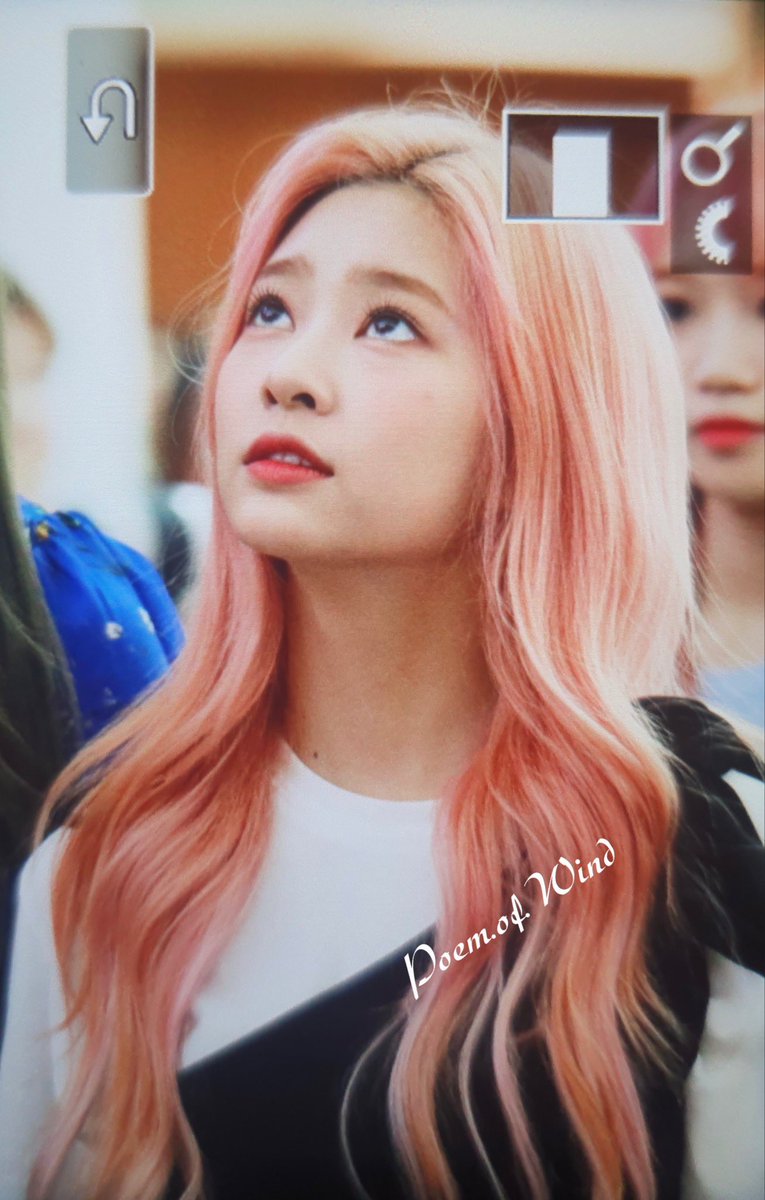 Poem_of_Wind's tweet photo. 190705 출국 프리뷰
#아이즈원 #izone #민주 #MinJoo #김민주 #キムミンジュ #ミンジュ @official_izone https://t.co/zfuuUoFEFe