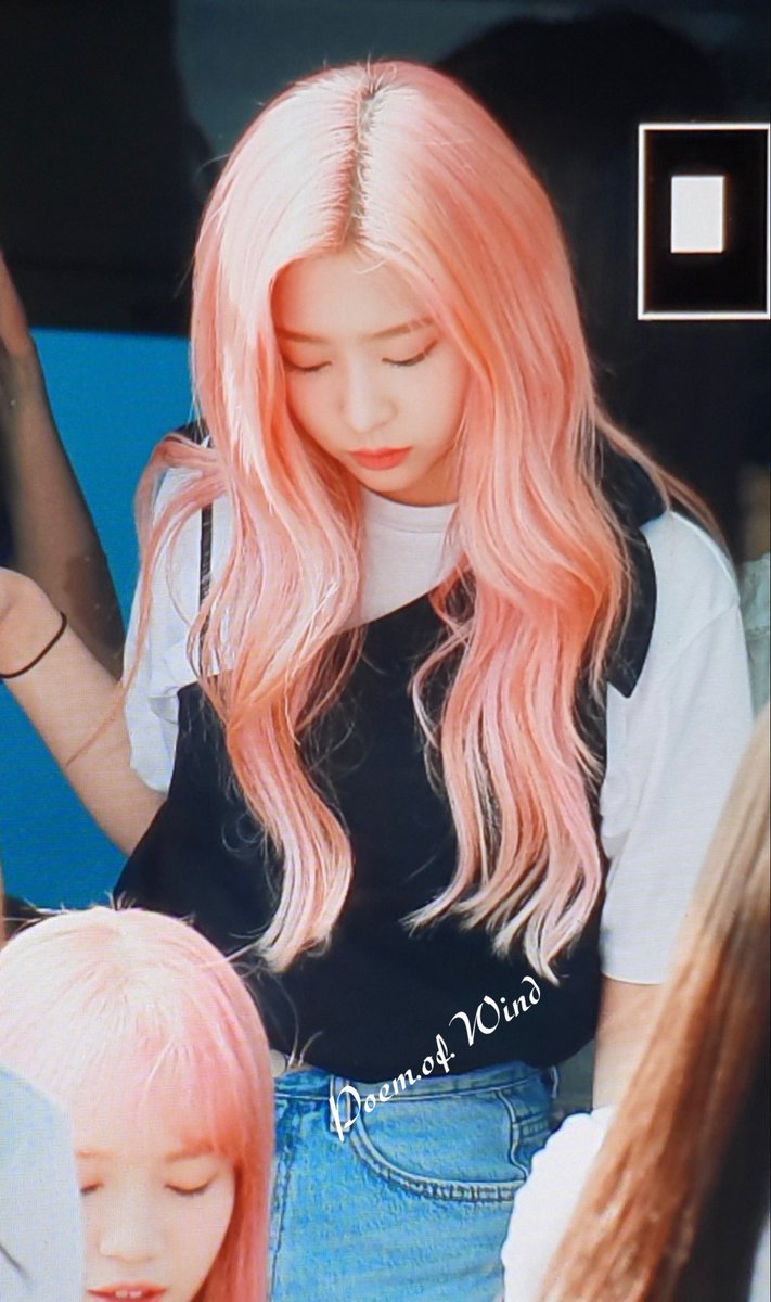 Poem_of_Wind's tweet photo. 190705 출국 프리뷰
#아이즈원 #izone #민주 #MinJoo #김민주 #キムミンジュ #ミンジュ @official_izone https://t.co/zfuuUoFEFe