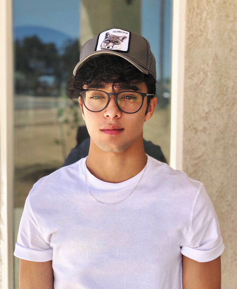 JOELDELE0N's tweet photo. 🤓 https://t.co/wcKFwbLVLr