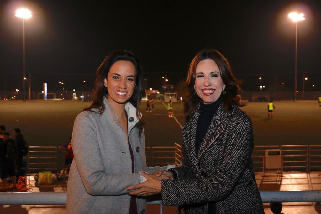 CHPropietario's tweet photo. ⚽ Asociación de Fútbol de #
Antofagasta, AFA, recibió a la subsecretaria @alebravoh y la diputada @paulinanu para agradecer entrega de terreno que beneficiará a más de 20 mil deportistas‼️
✅ #ChileEnMarcha
@omarfariascast @MinisterioBBNN @FelipeWard @sebastianpinera @ceciperez1 https://t.co/s6gaMgJpNq