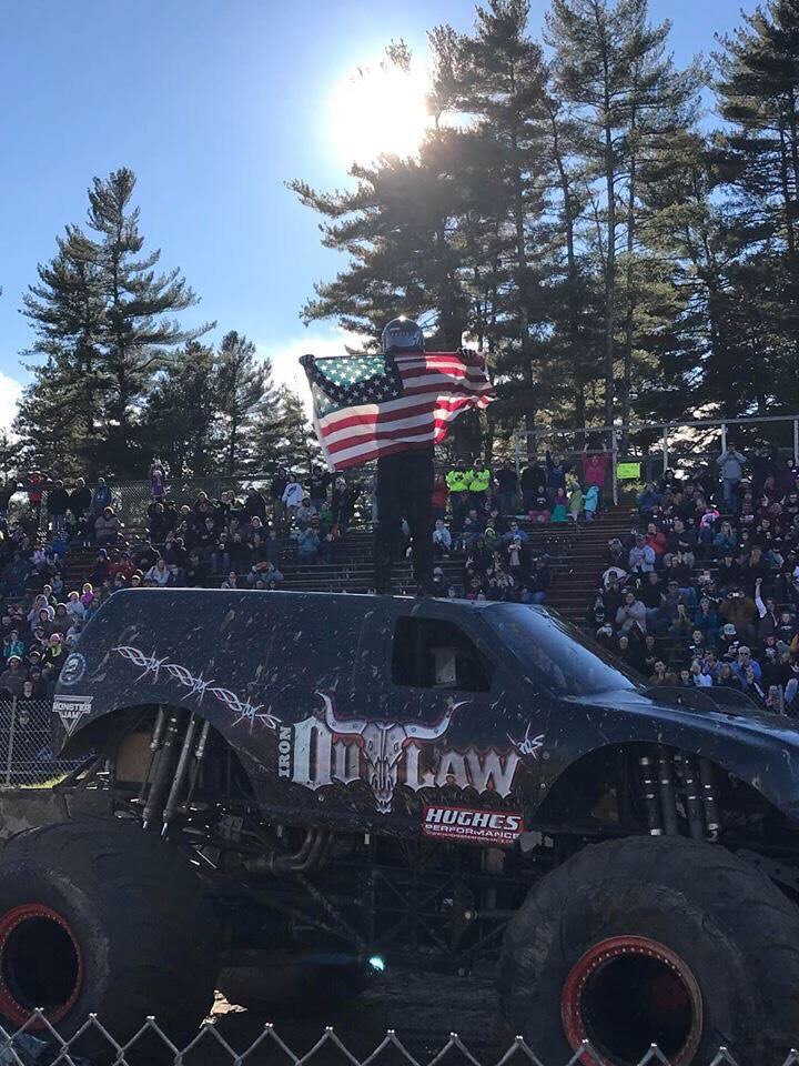 Happy Fourth of July ! 🎇 Stay safe everyone, Don’t drink and drive ✋🏻 @uber @lyft 
.
.
.
#hookerharness #hughesperformance #fkrodends #kooksheaders #highperformancelubricants #xspowerbatteries #lincolnwelders #jg_shockspecialists #2xtremeracing #2019 #America #ironoutlaw