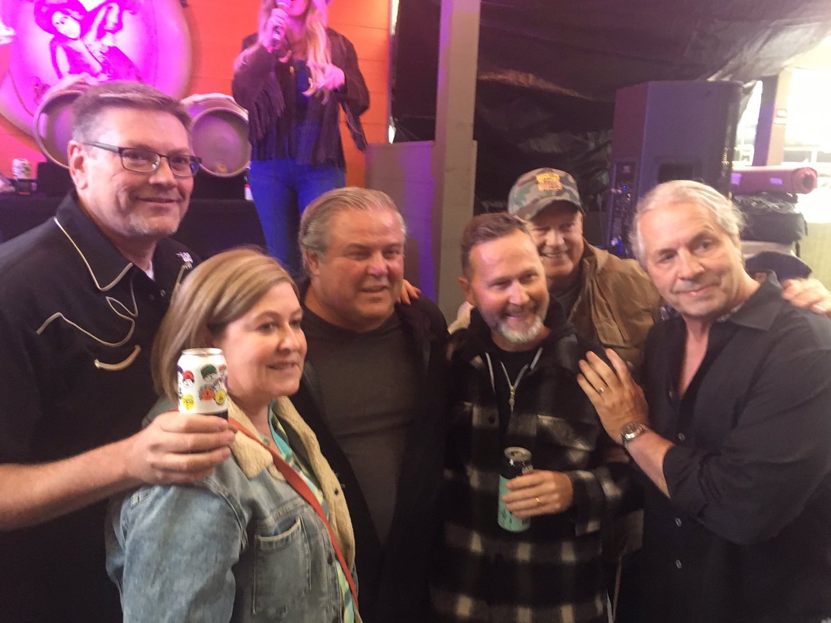 Newsbob's tweet photo. Great night at @BottlescrewBill for the @villagebrewery Nutraiser! Best $100.00 value for one beer. Even @TheDonOfBeer would like this beer. @ProstateAlberta #yyc #nutraiser #Menshealth https://t.co/jrPnp3g5ps