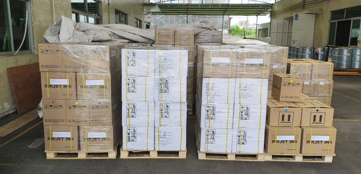 kynazhou's tweet photo. All Superinks products protected by plastic bag in carton,
are load well on tray,
covered with wrap,
Stacked very neatly inside container.
To make sure you will receive a brand new container Superior inks. #uv #inks #superinks #ecosolventink #superinks #cobo #uvink #solventink https://t.co/85cRoP8Sfg