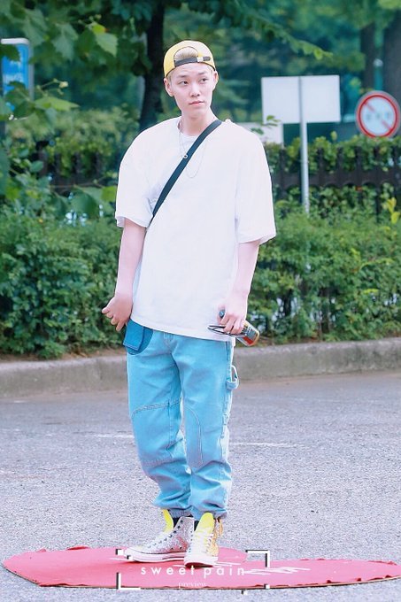myloveswardrob2's tweet photo. #Zelo #젤로 
190705 Music Bank
JW ANDERSON x CONVERSE Glitter Colourblock Hi-Top Sneakers
$122.50
© Sweet Pain https://t.co/X6BjnpkIgK