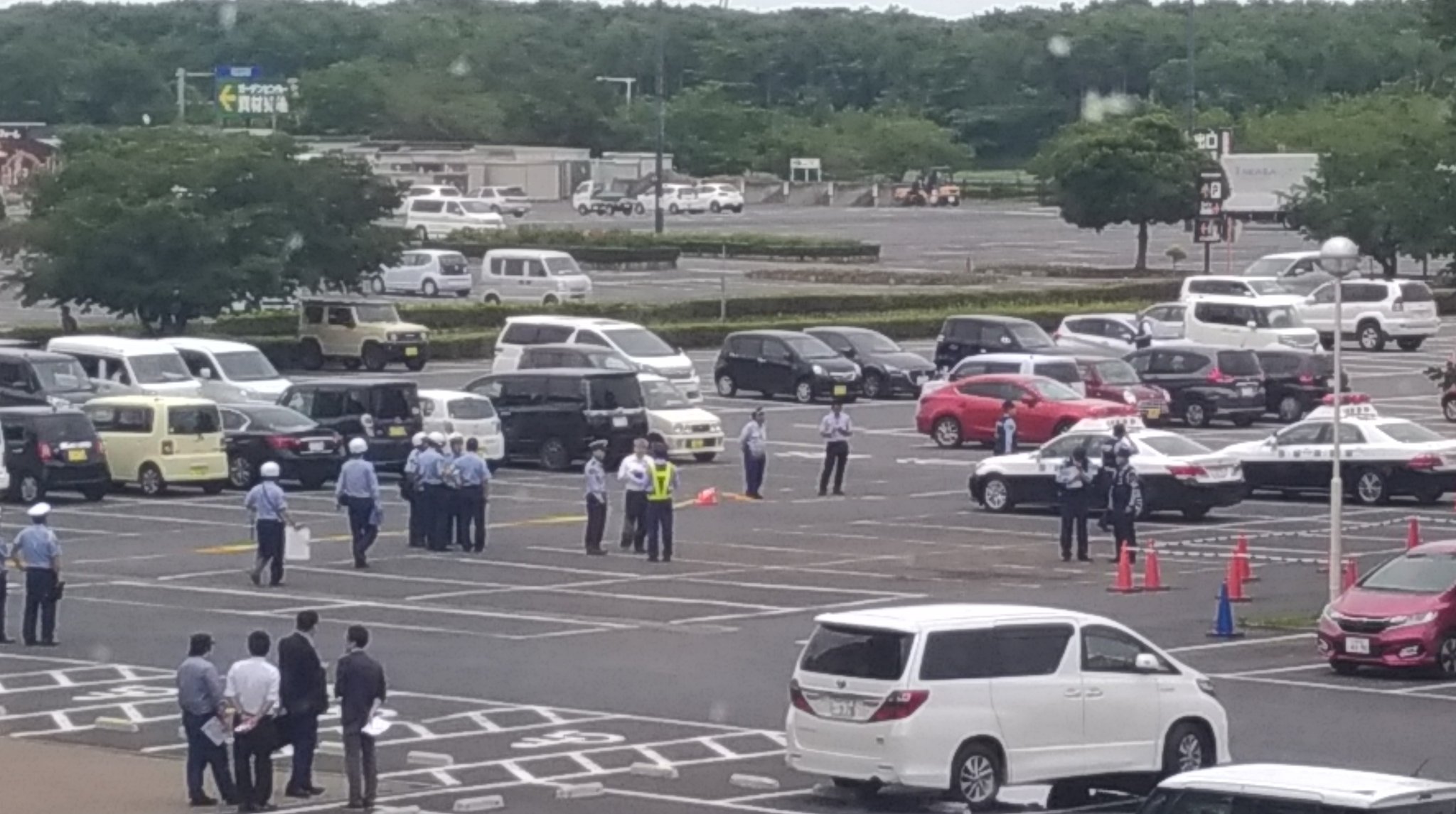 画像 ひたちなか ファッションクルーズ 事故なのかなぁ 事故こんなに警察来ないよなあ 茨城県警鑑識っぽいのもいるし 青っぽい服の 今のとこ事件か事故か詳細は分かりま まとめダネ
