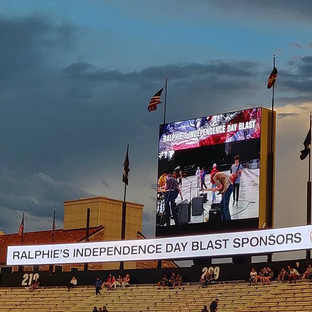 Elsa_Explores's tweet photo. 4 years ago we were in the Rose Bowl for 4th July - this time round we're in Boulder, Colorado - hoping it'll be great despite thunderstorms and tornado warnings!
#ralphiesindependencedayblast
@fishop1000 https://t.co/8tPAa67iwq https://t.co/oefZzlD8PV