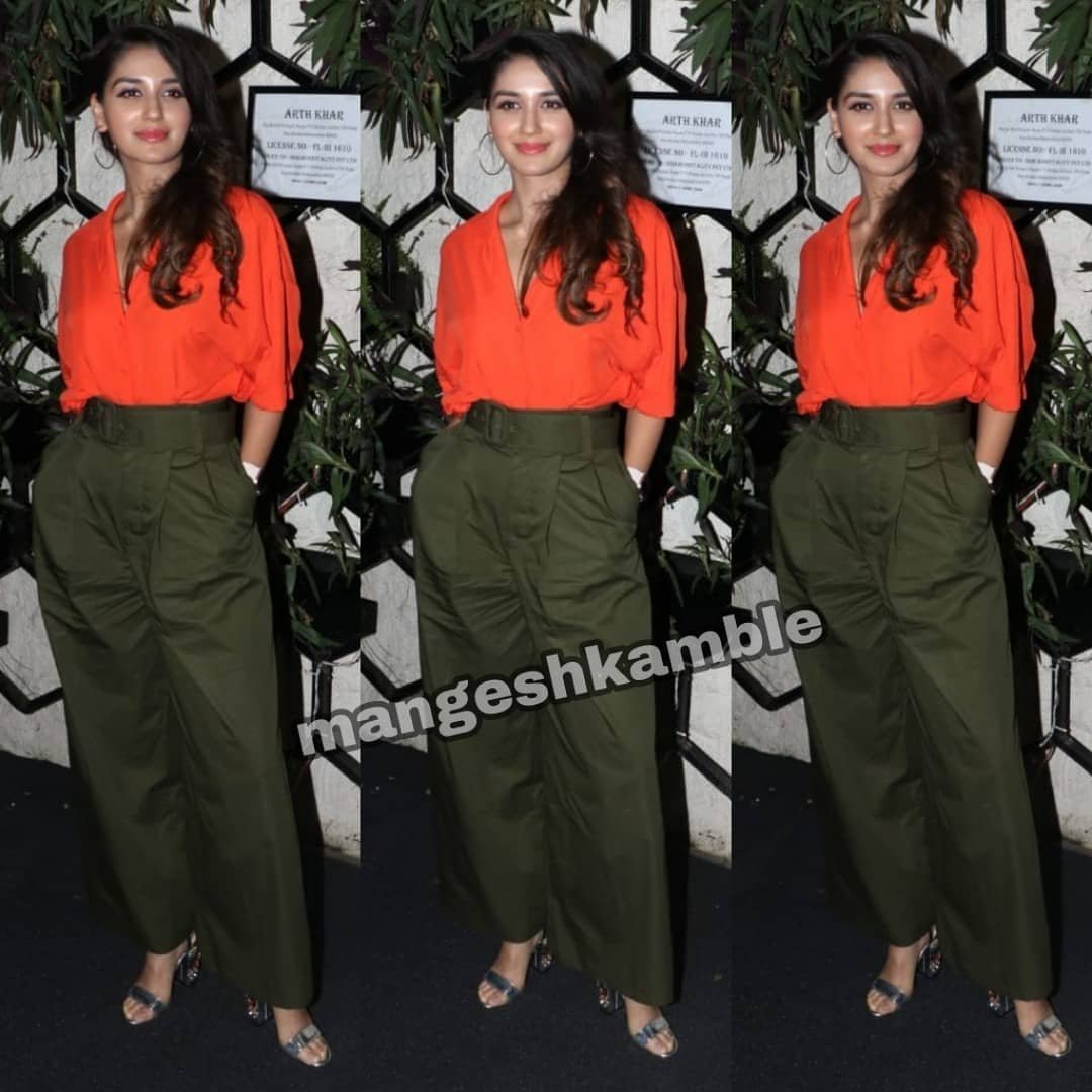 nikitaduttafcx's tweet image. Nikita snapped at #successparty #of #kabirsingh #movie at #arth #bandra #bollywood #NikitaDutta #ShahidKapoor #KiaraAdvani
 #bollywoodactoractresses 

📸Mangesh