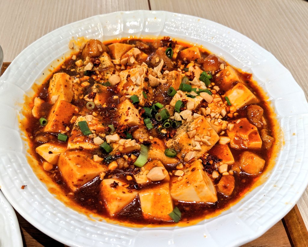 트위터의 鈴木雅人 님 上野の四川料理 麻辣大学のランチメニューマーボー豆腐と鶏肉の煮込み 麻婆豆腐鶏 どういう料理かと思ったらこうか