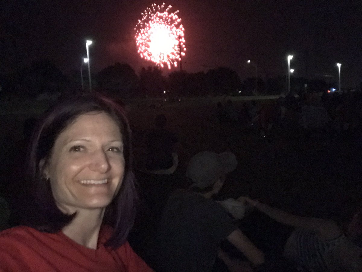 JennMHarris's tweet photo. 4th of July selfies! #LTEBINGO #boom #independence #friends @frankhousera1 https://t.co/aLZnfEcXqV