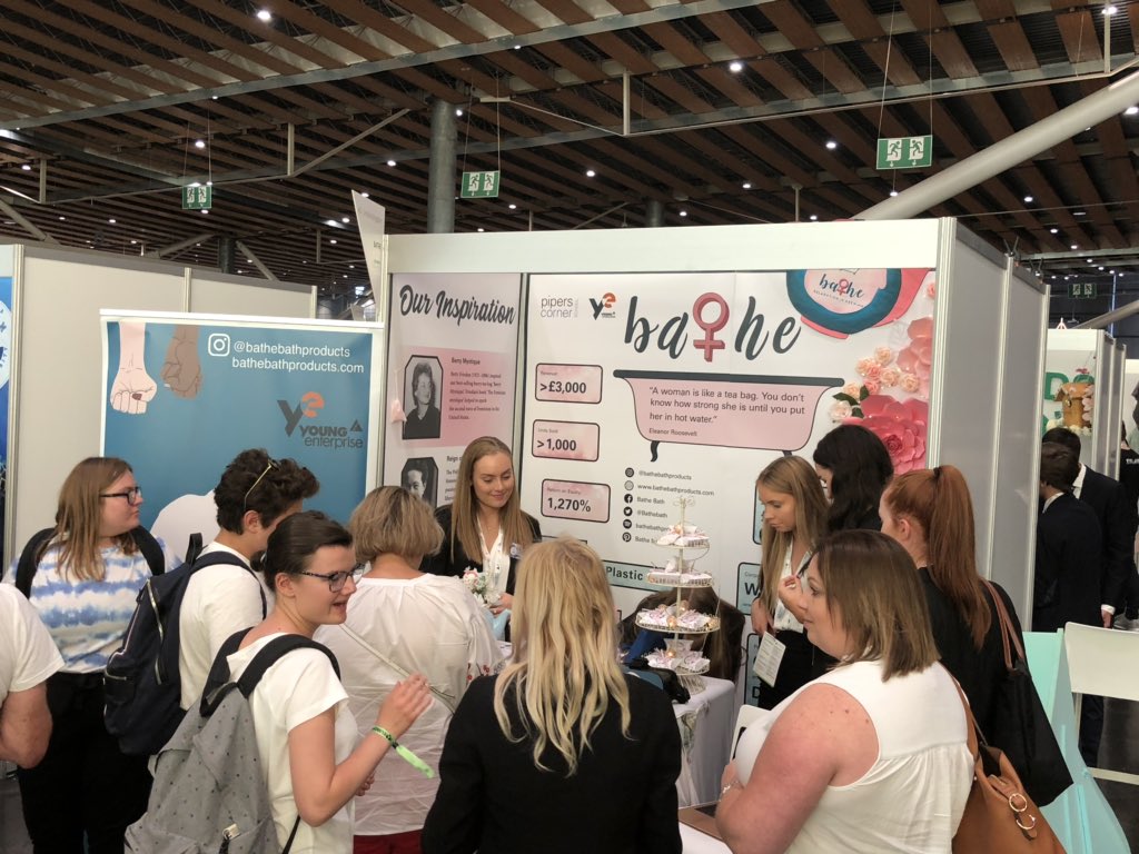 Good luck tonight from <a href="/youngenterprise/">Young Enterprise</a> to UK’s <a href="/BatheBath/">bathe bath</a> <a href="/JA_Europe/">JA Europe</a> #CoYC19 Here they are yesterday attracting strong interest at their trade stand in Lille 🇫🇷🇫🇷🇬🇧🇬🇧🇪🇺🇪🇺