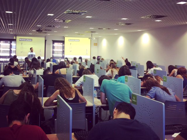 lineex's tweet photo. 👁️Si nunca has participado en uno de nuestros experimentos 💸 debes saber que hay 20 plazas disponibles para ti la semana que viene. Más info en https://t.co/99oST9Myyq https://t.co/QHQPktYHWj
