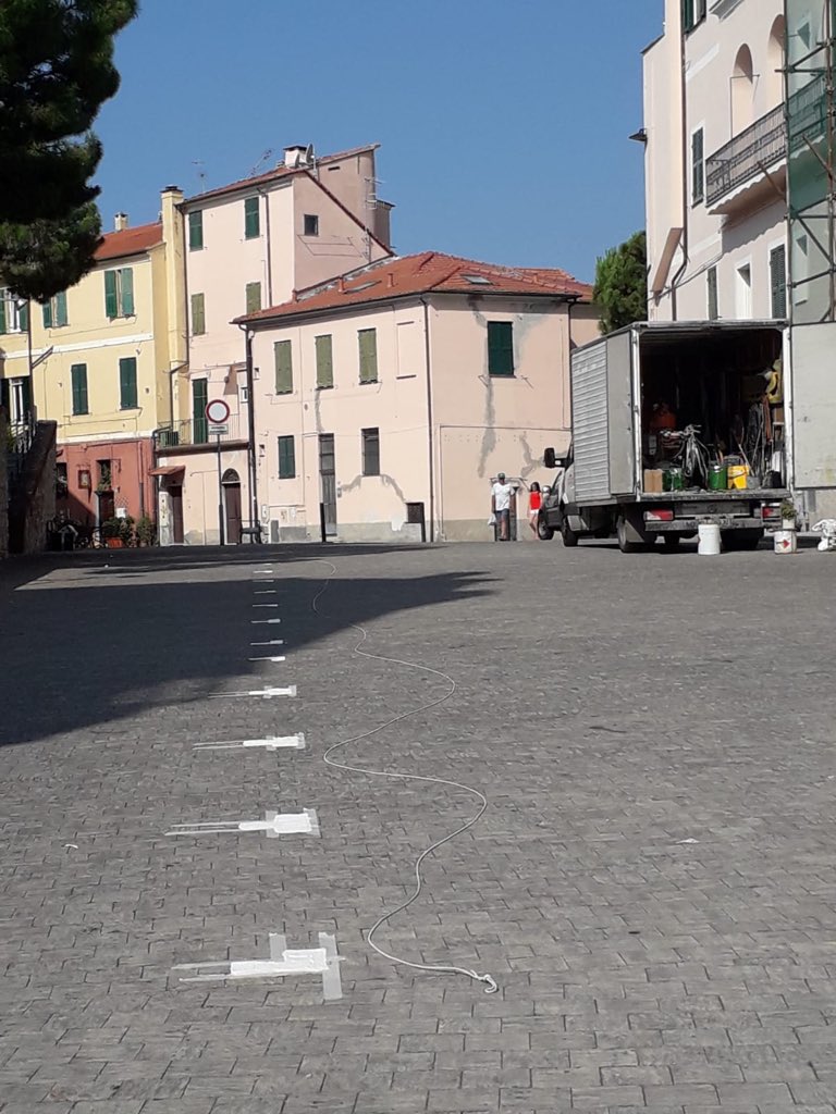 SalaCri's tweet photo. Anche a #Imperia siamo sempre al solito punto.
Auto nelle strade, nei centri storici, nelle ZtL.
Non riusciamo a riununciare alla schiavitù del gas di scarico.
Ecco arrivati gli “indispensabili” 15 stalli nella più bella piazza del #parasio
https://t.co/mb5wb7I1mv https://t.co/ZCHtk0u88N