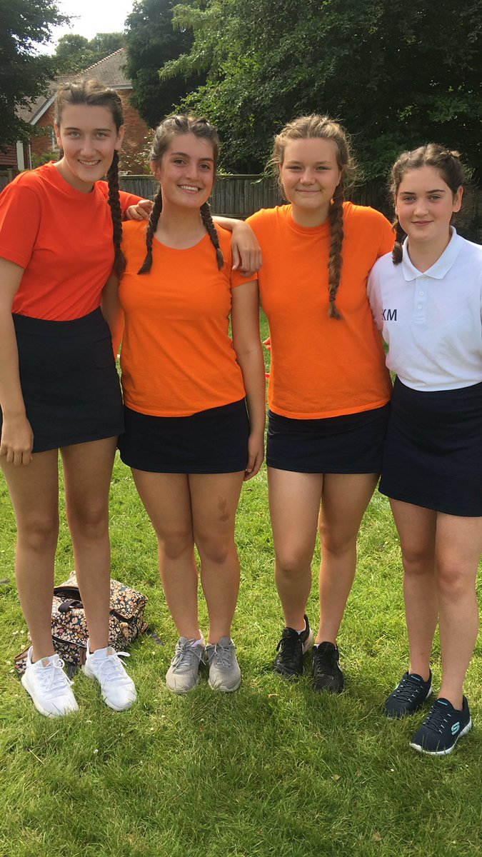 Some lovely year 9 clothworkers preparing before their race