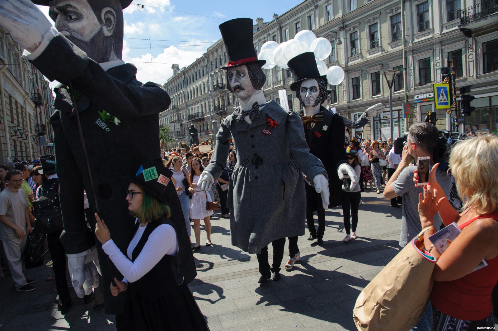 военный оркестр на параде победы. военный марш. парад победы 2021. Astapkovich photo. пушкин и гоголь хармс постановка.