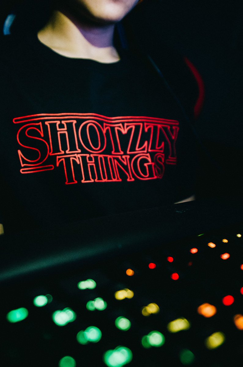 StevenDesigns_'s tweet image. In honor of it being lil bro @Shotzzy 18th Birthday and the release of 3rd season of @Stranger_Things I am giving away some FREE MERCH of ShotzzyXStranger things collab. You must be following @Shotzzy to win some free gear. DM me for availability LIMITED QUANTITIES Available!