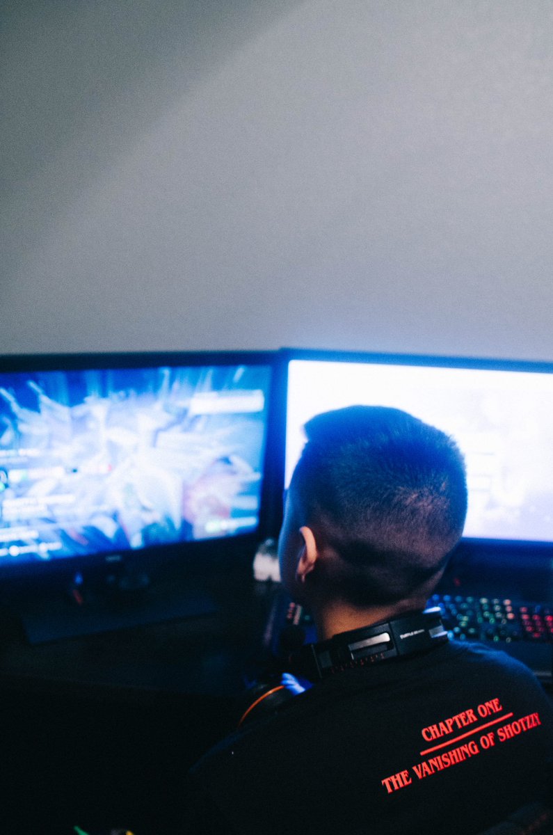 StevenDesigns_'s tweet image. In honor of it being lil bro @Shotzzy 18th Birthday and the release of 3rd season of @Stranger_Things I am giving away some FREE MERCH of ShotzzyXStranger things collab. You must be following @Shotzzy to win some free gear. DM me for availability LIMITED QUANTITIES Available!