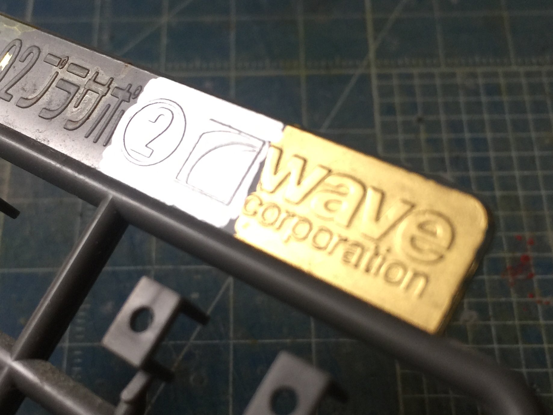 伊藤霊一 Ryou お マッキーペイントマーカーの金 銀 いい感じかも 振ってペン先を押す顔料タイプなので 隠蔽力は抜群 細い方でサラサラ塗ってもムラになりにくい 金はかなりメッキ調 銀はややマットな感じだけど ハゲチョロとかなら この方が