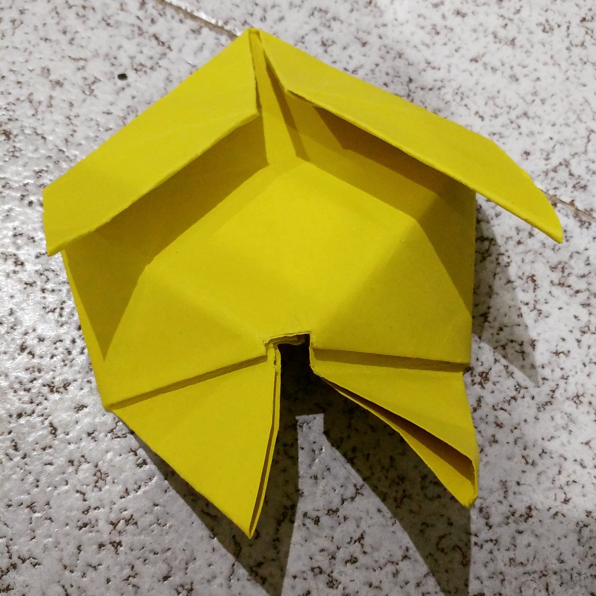 Hoy un pez #origami experimental (tanto, que ni si siquiera parece un pez 🤣) me ha dicho:
Nádate la #nada hasta que llegues a #algo.