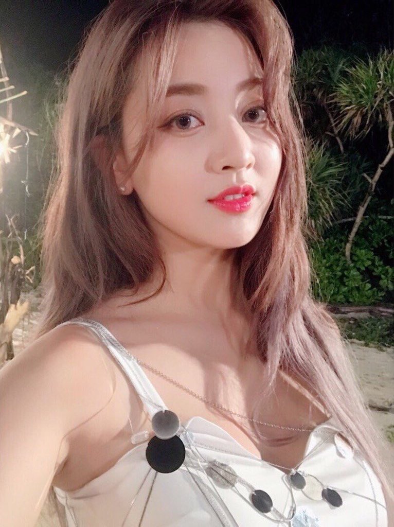koospams's tweet photo. i hate kpop, bitches be like “i love the leader w/ the big tiddies” fuck u which one 🙄 https://t.co/pvRmvfq6nw