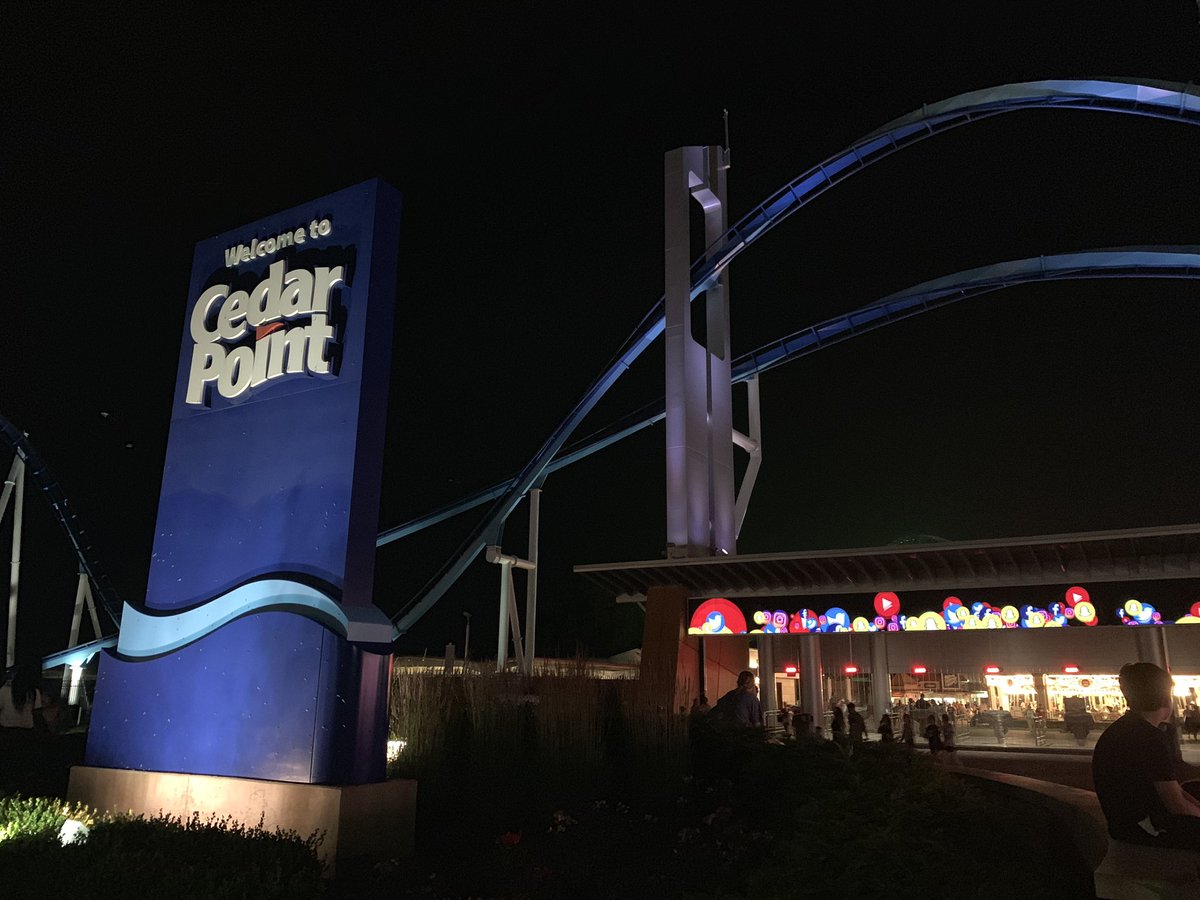 ジェットコースターは必ず叶う夢だと思う。
スポーツや芸術と違って才能や努力が必要な訳じゃない。
仕事のように、人から認められたり、そのやり方を咎められることもない。
本気で行きたいと思えるか、その気になれるか、本当にそれだけで最高の経験が待っているんじゃないかな。