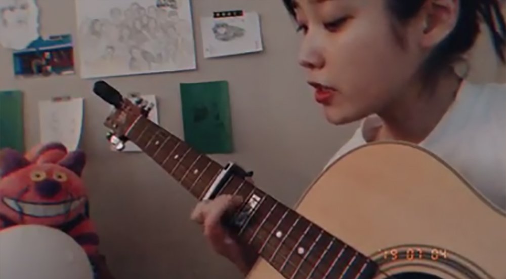 allkpop's tweet photo. IU plays charming acoustic covers of Daniel Caesar, EXO's D.O. songs in new Instagram posts https://t.co/HerrcdjPQU https://t.co/lPQUFHaKh7