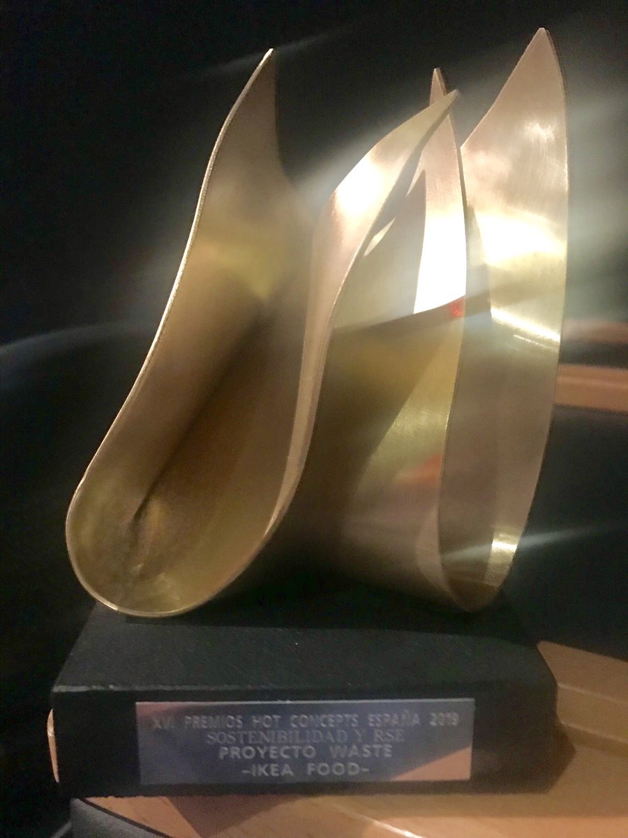 CarlosCxf's tweet photo. Gracias @RN_revista y @somospeldano por el premio en la categoría de Sostenibilidad y RSE a @IKEASpain y a todas las personas que trabajan cada día desde las tiendas en nuestro proyecto Waste. Es todo un honor! #HotConcepts19 #sostenibilidad #waste https://t.co/bacUDIjg2b