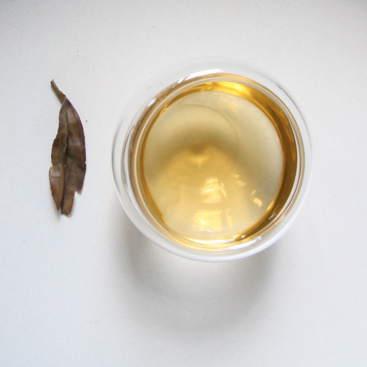 TeaRepertoire's tweet photo. Phoenix Iris Orchid - Zhi Lan Xiang
Floral (orange blossom, osmanthus), biscuity, fruity (kumquat, guava, grape skin) notes. Presence of minerality enhances its refreshing character
#Oolong #Phoenix #PhoenixTea #OolongTea #Gongfu #GongFucha #TeaRepertoire
https://t.co/dddcQQmObi https://t.co/lx6yMoLxgJ