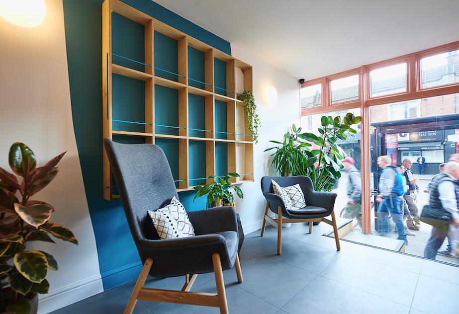 Come and take a seat in our relaxed House Of Creative reception as the busy outside world of London passes you by ☺️ 🌱 #houseofcreative #londonlife #creatives #startupoffices #reception #modernworkspace #officegoals #officespacerental #businesslifestyle