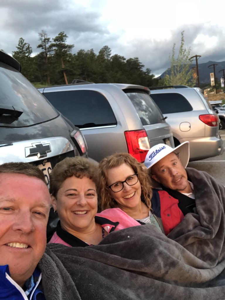 CatronLowell's tweet photo. July 4th??? Watching fireworks bundled up. https://t.co/tJoqSvmhNe