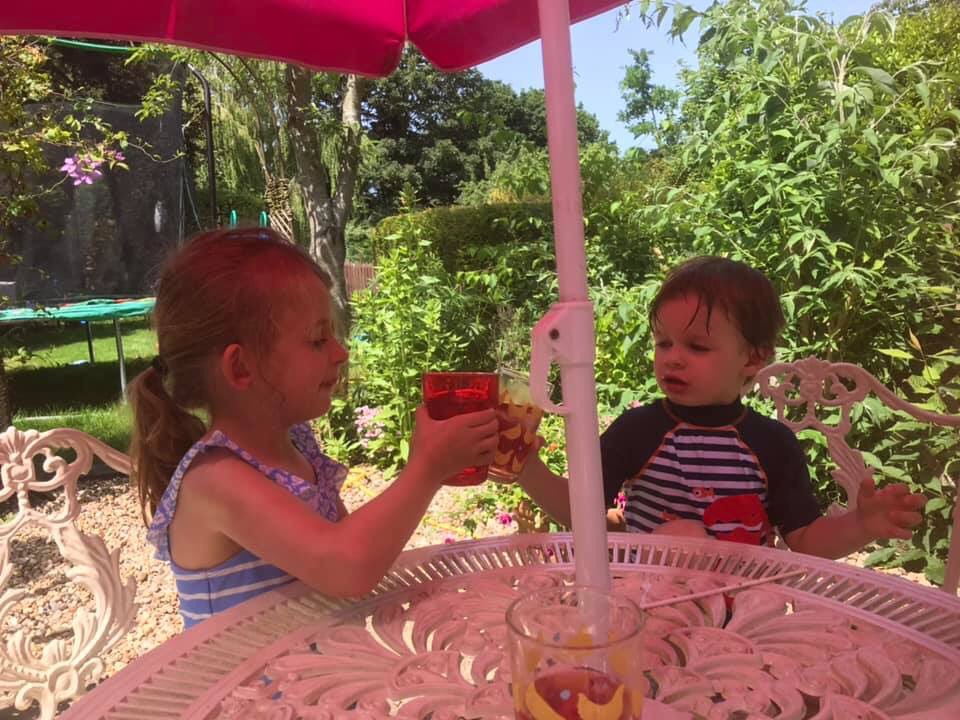 Edward &amp;Annie raise a toast 😍