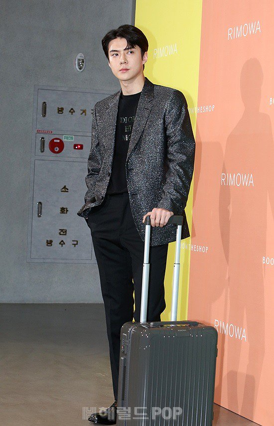 Kpop_Herald's tweet photo. Sehun of @weareoneEXO suited up for luxury luggage brand @RIMOWA's pop-up store in Seoul. 👍 https://t.co/rBQ2P1WM9p