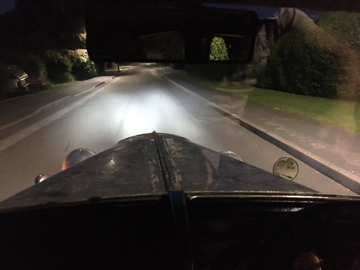 burt_car's tweet photo. Lighting up the way on my return from the pub last night...Say #HiToBurt https://t.co/xipytzqiTf
