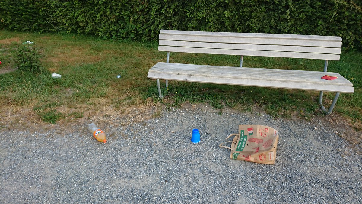 idnu_ch's tweet photo. "Wer feiern kann, kann am nächsten Morgen auch arbeiten."
Fürs Aufräumen gilt das offensichtlich nicht. Anstand ist heute nicht mehr selbstverständlich. 😠
#sursee #triechter #trechter https://t.co/5XJnrIVPee