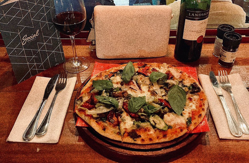 About last night... my new fav place for dinner and good vibes. <a href="/socialparkwood/">Social Parkwood</a>