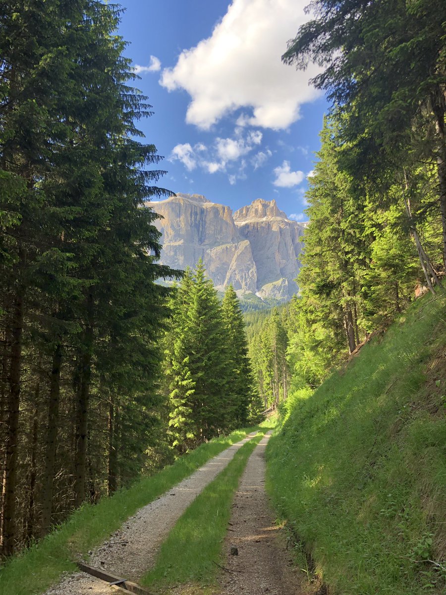 Awesome week with the fam watching the bro <a href="/son_ofhans/">david hanson</a> rip into @World_Enduro 🚲.. 

Some place 🏔 🇮🇹