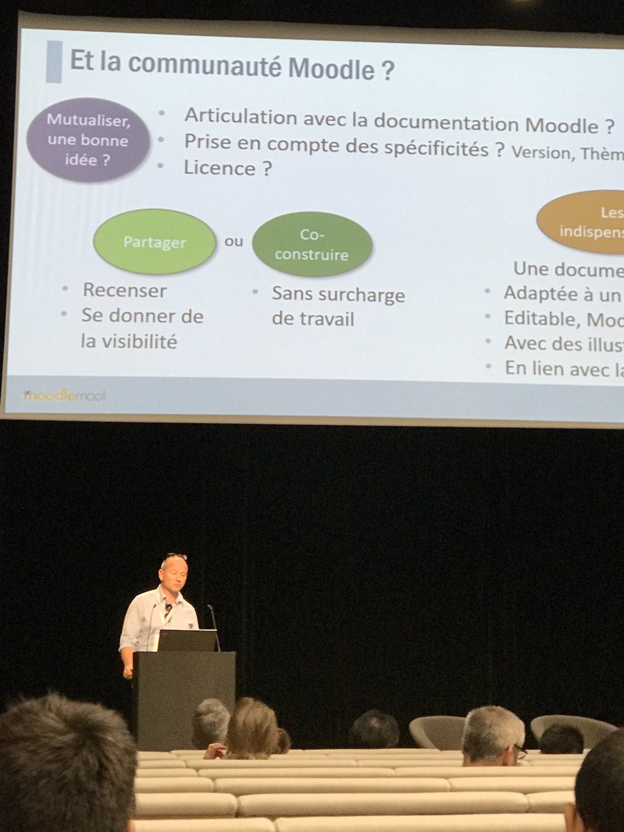 Paulacaterino's tweet photo. Stéphane Klein de la  Dane de @academie_reims pose l’éternelle question du partage voire de la co-construction des contenus et parcours de formation à moodle ! #mootfr19 https://t.co/GxSAavt33W
