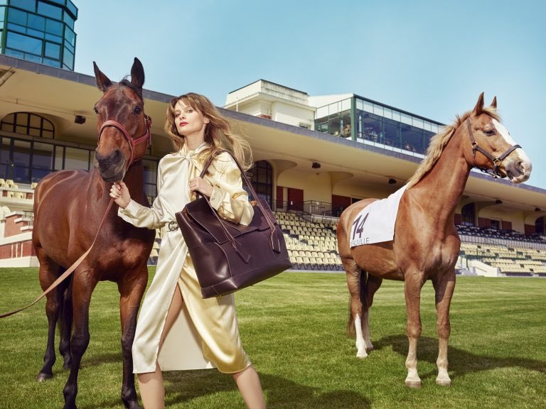 FGdeauville (@fgdeauville) on Twitter photo 👍 <a href="/fgdeauville/">FGdeauville</a> l’hippodrome de <a href="/DeauvilleFr/">Deauville</a> au <a href="/Galeries_Laf/">Groupe Galeries Lafayette</a> pendant tout l’été ! #NormandieCherie s’expose aux #GaleriesLafayette pour valoriser la région. Magnifique shooting de Kourtney Roy 👍. + de 37 M. de visiteurs /an <a href="/francegalop/">France Galop</a> 👍 <a href="/fgdeauville/">FGdeauville</a> l’hippodrome de <a href="/DeauvilleFr/">Deauville</a> au <a href="/Galeries_Laf/">Groupe Galeries Lafayette</a> pendant tout l’été ! #NormandieCherie s’expose aux #GaleriesLafayette pour valoriser la région. Magnifique shooting de Kourtney Roy 👍. + de 37 M. de visiteurs /an <a href="/francegalop/">France Galop</a>
