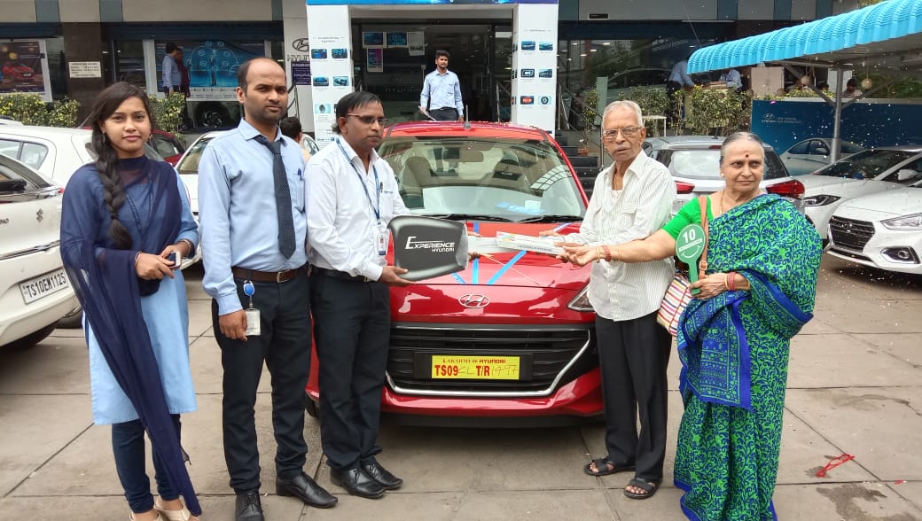 customercarela1's tweet photo. Hearty Congratulation from LAKSHMI HYUNDAI to PUSPHALATHA &amp; FAMILY, on owing the new Vehicle # SANTRO 😊
Visit your nearest Hyundai Dealership today! https://t.co/z7UObi6oEL https://t.co/fKK6Z36ycg