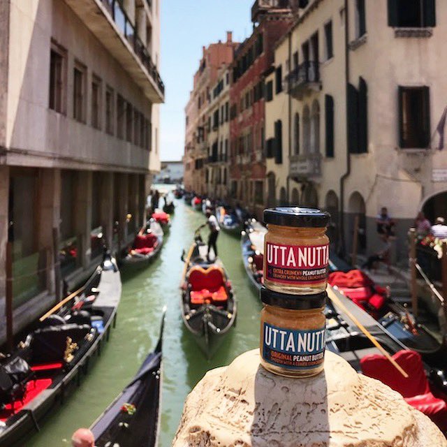 uttanutta's tweet image. Utta Nutta’s George taking his Utta Nutta addiction abroad 🇮🇹 #nutbutteraddict #peanutbutter #venice #grandcanal #studentlife #universityofvenice #healthylife #travelfood #foodporn #foodphotography  #familybusiness #veganfamily #healthybreakfast #studentlife #uttanutta  #gondola